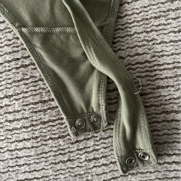 EUC Wilfred Women’s Long Sleeve Crewneck Sage Green Thong Bodysuit Size XS - Picture 4 of 8